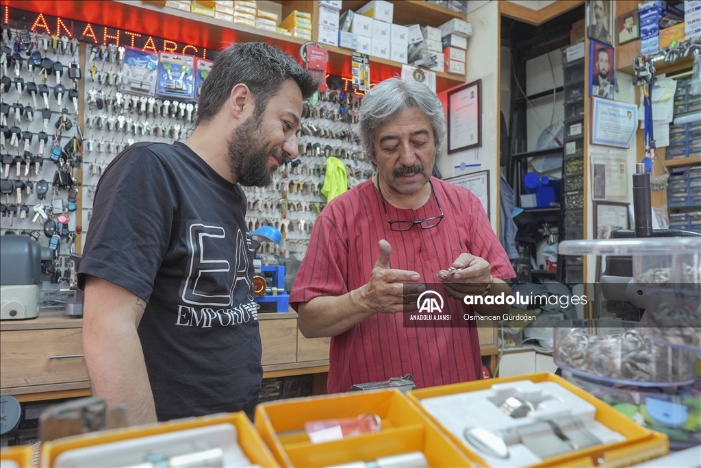 Babaların çocuklarına hediyesi: Altın Bilezik