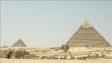 Mısır'daki Giza Piramitlerine turist akını