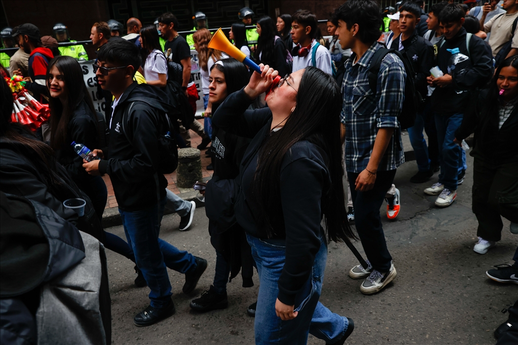 Colombian Teachers 'Takeover' Bogota as Strike 