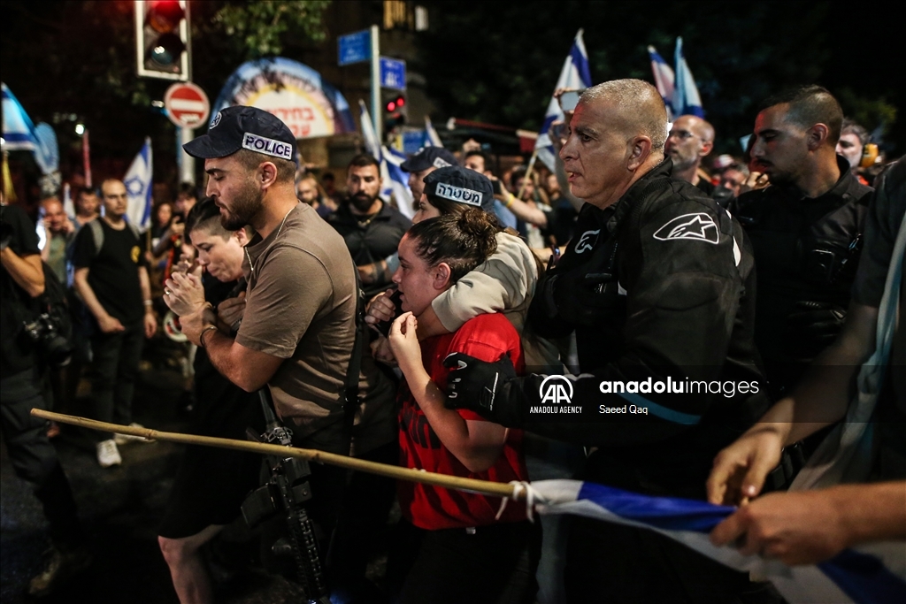 إسرائيل.. اعتقالات وإصابات خلال إخلاء متظاهرين من أمام منزل نتنياهو