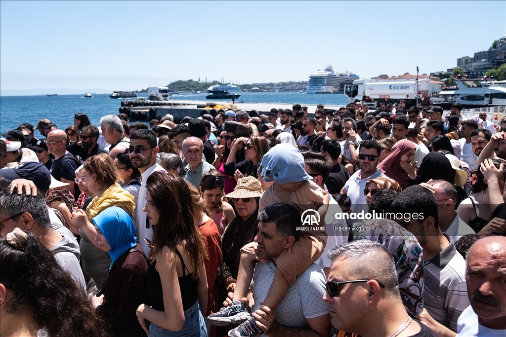 Kabataş İskelesi’nde Adalar seferlerinde yoğunluk oluştu