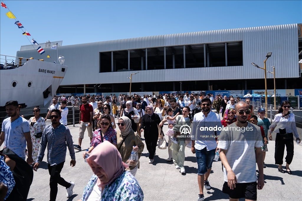 Kabataş İskelesi’nde Adalar seferlerinde yoğunluk oluştu