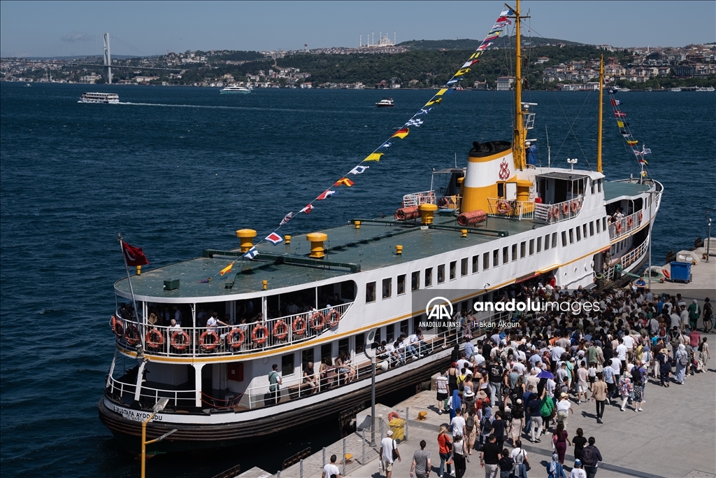 Kabataş İskelesi’nde Adalar seferlerinde yoğunluk oluştu