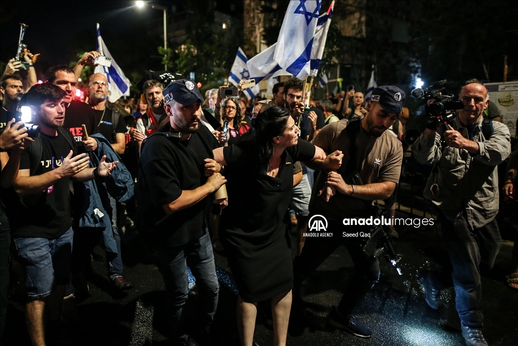 إسرائيل.. اعتقالات وإصابات خلال إخلاء متظاهرين من أمام منزل نتنياهو