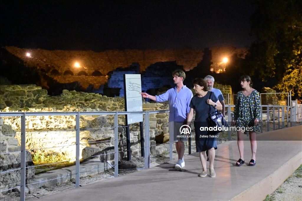 "Medeniyetler beşiği" Antalya'nın ören yerleri ziyaretçilerini yıldızlar eşliğinde ağırlıyor