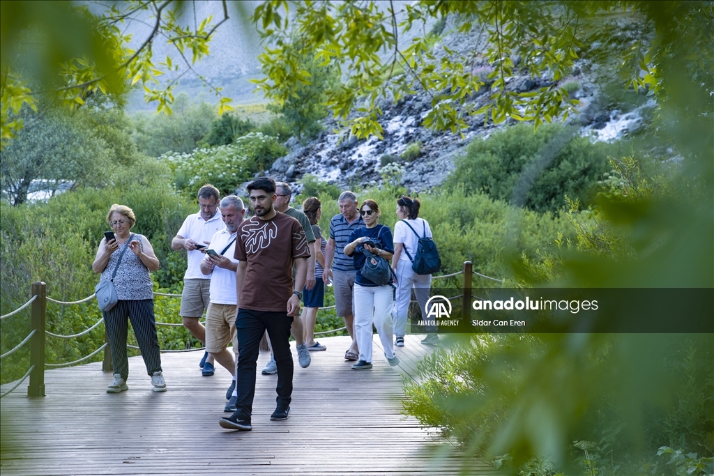В национальном эпарке Мунзур в турецком Тунджели открылся туристический сезон