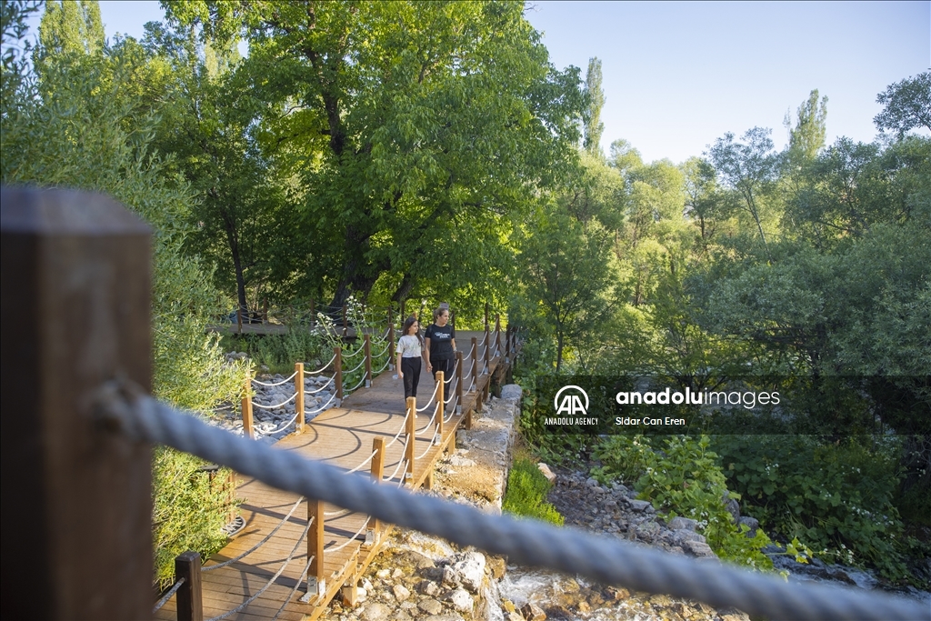 В национальном эпарке Мунзур в турецком Тунджели открылся туристический сезон
