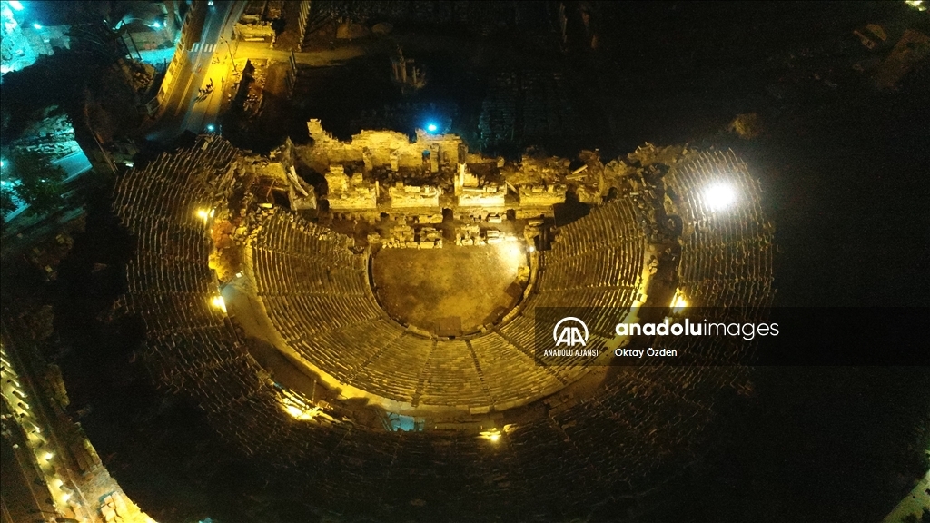 "Medeniyetler beşiği" Antalya'nın ören yerleri ziyaretçilerini yıldızlar eşliğinde ağırlıyor