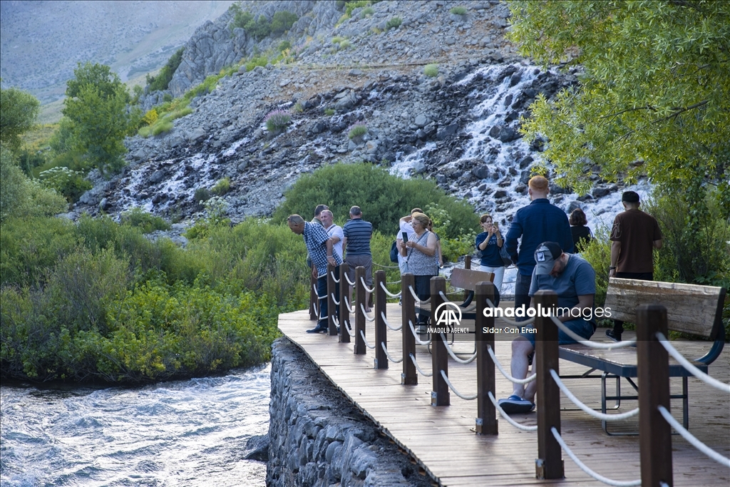 В национальном эпарке Мунзур в турецком Тунджели открылся туристический сезон