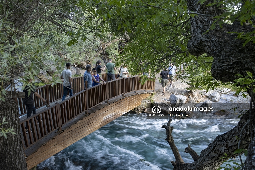 В национальном эпарке Мунзур в турецком Тунджели открылся туристический сезон