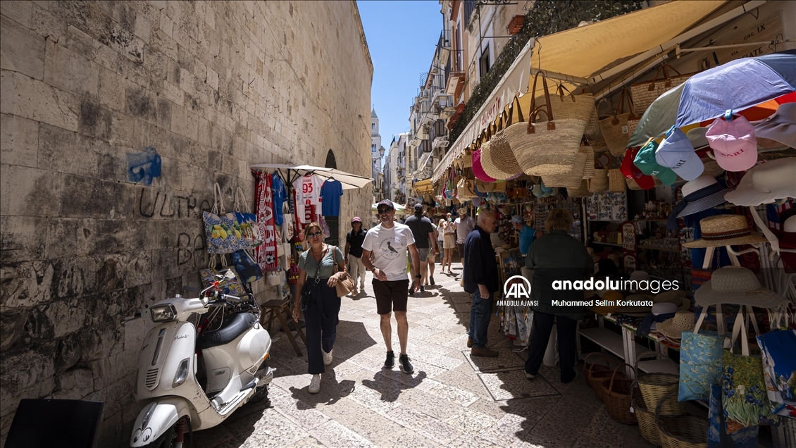 İtalya'nın Bari kenti, makarnacılar sokağıyla turistleri çekiyor
