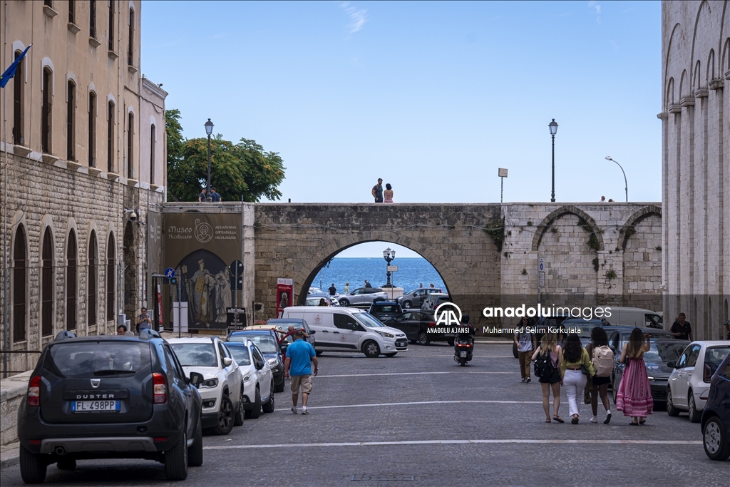 İtalya'nın Bari kenti, makarnacılar sokağıyla turistleri çekiyor