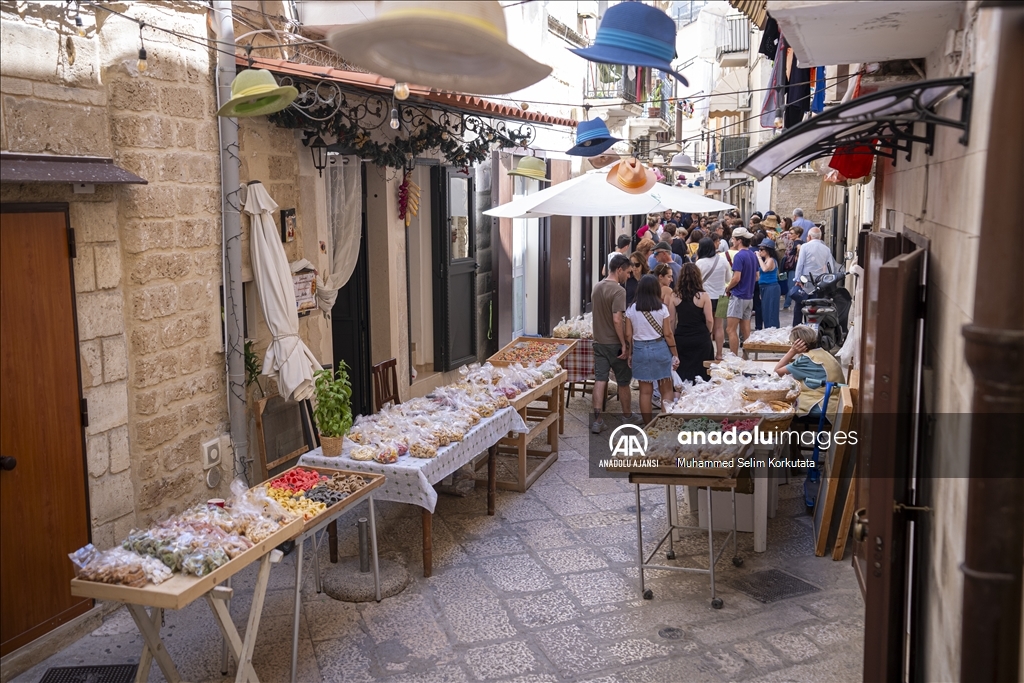 İtalya'nın Bari kenti, makarnacılar sokağıyla turistleri çekiyor