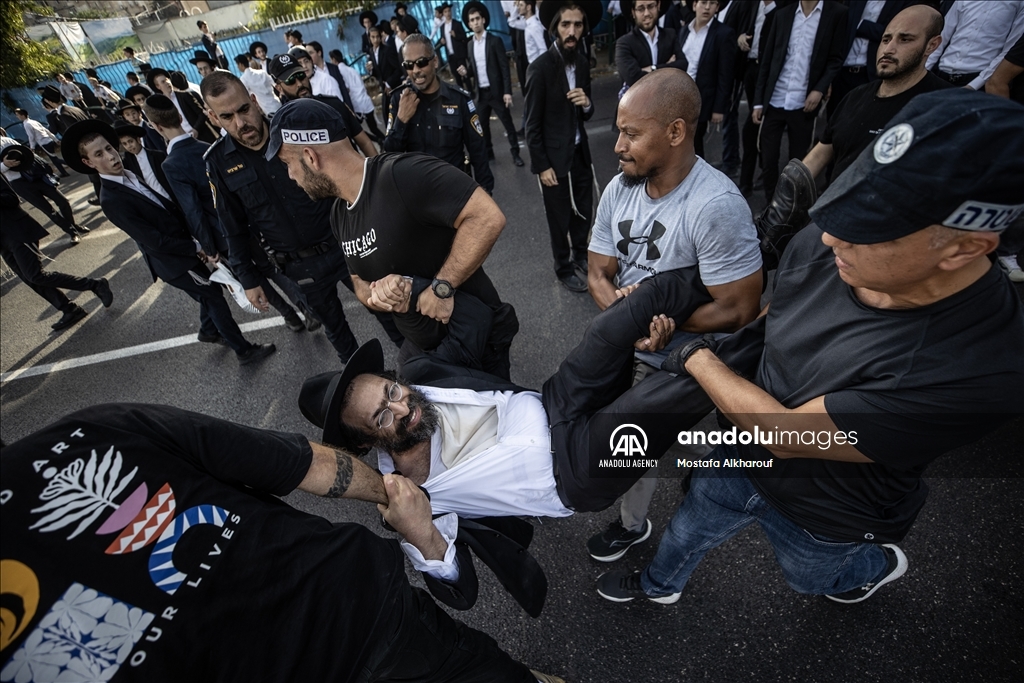 تل أبيب.. يهود متدينون يتظاهرون احتجاجا على محاولات تجنيدهم