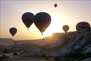 Hot air balloons in Turkiye's Cappadocia