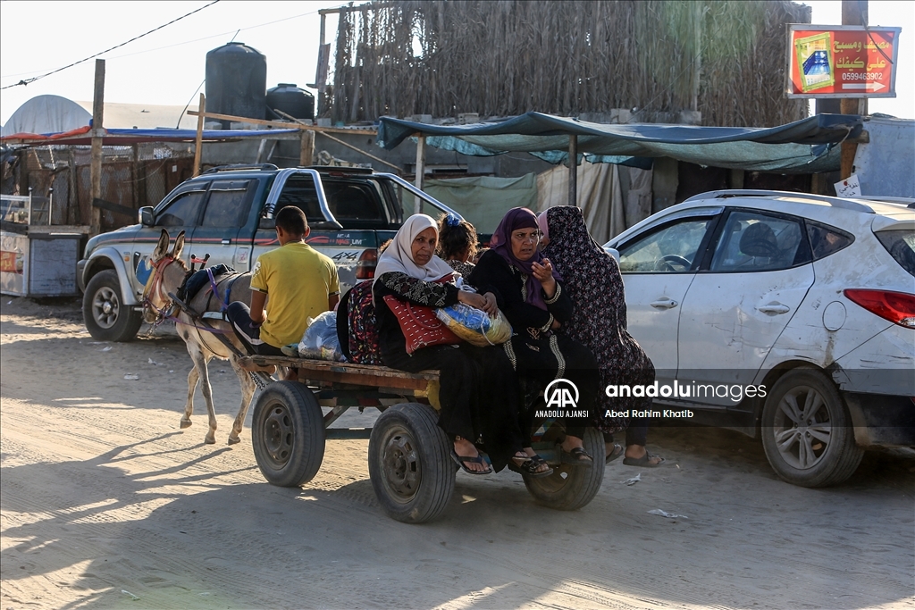 İsrail saldırıları nedeniyle Filistinliler Refah'tan göç etmeye devam ediyor