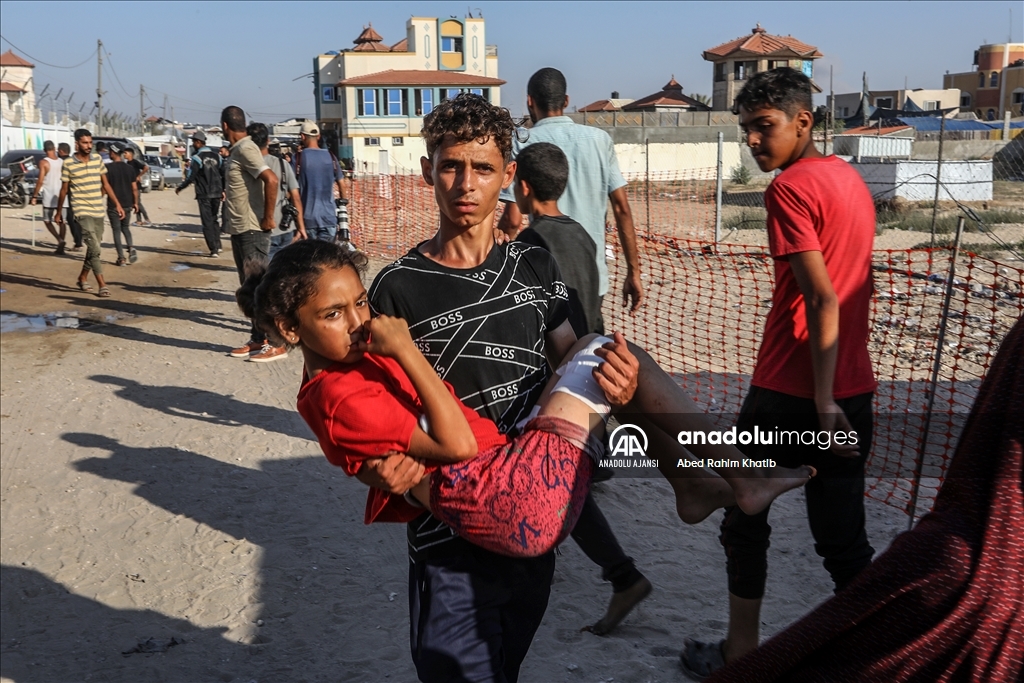 İsrail saldırıları nedeniyle Filistinliler Refah'tan göç etmeye devam ediyor