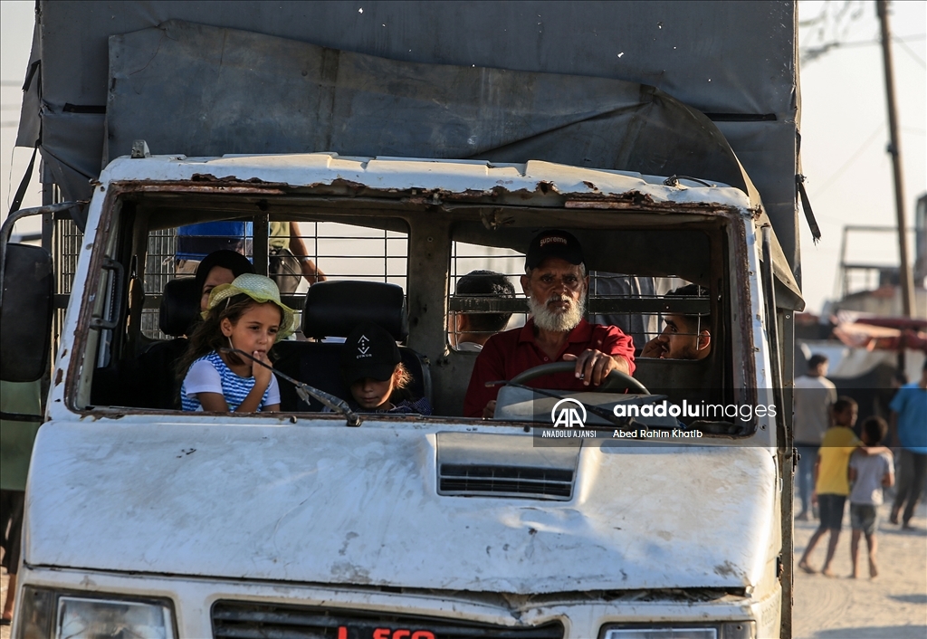 İsrail saldırıları nedeniyle Filistinliler Refah'tan göç etmeye devam ediyor