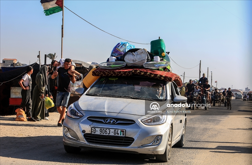 İsrail saldırıları nedeniyle Filistinliler Refah'tan göç etmeye devam ediyor