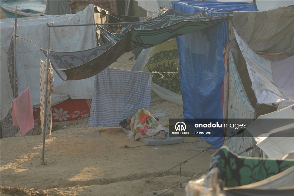 Struggle of Palestinians who fled to Deir al-Balah due to Israeli attacks