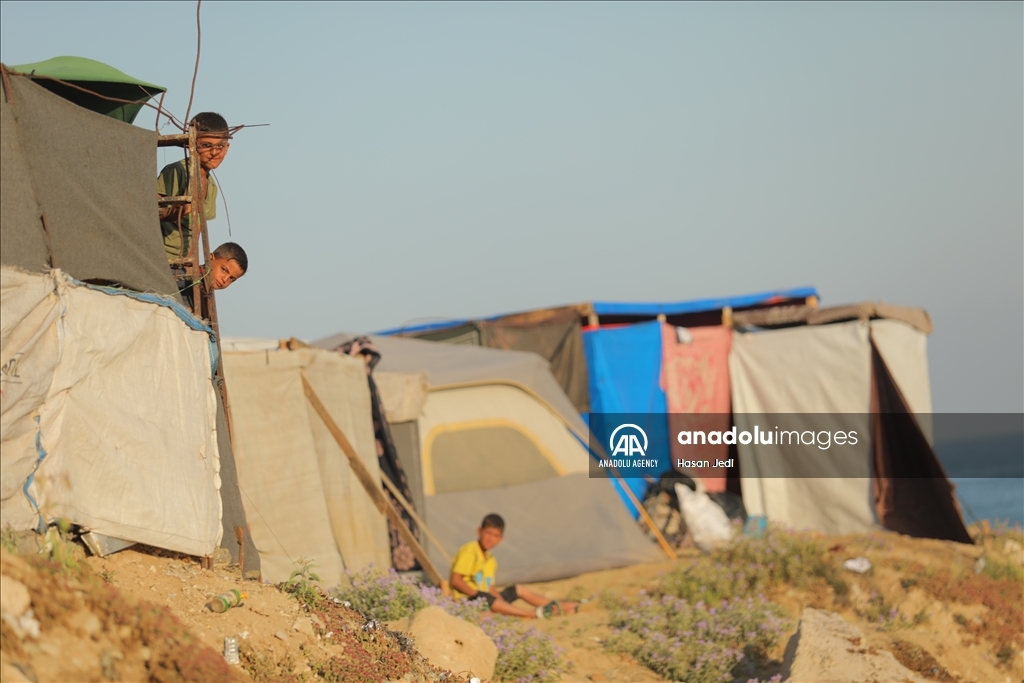 Struggle of Palestinians who fled to Deir al-Balah due to Israeli attacks