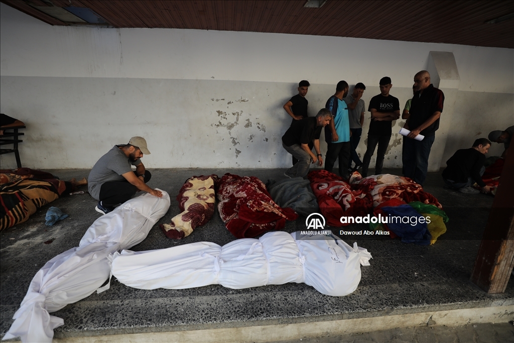 İsrail'in Gazze'de UNRWA'ya ait okullara düzenlediği saldırılarda en az 11 Filistinli öldü