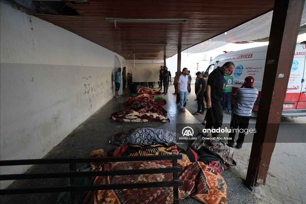İsrail'in Gazze'de UNRWA'ya ait okullara düzenlediği saldırılarda en az 11 Filistinli öldü