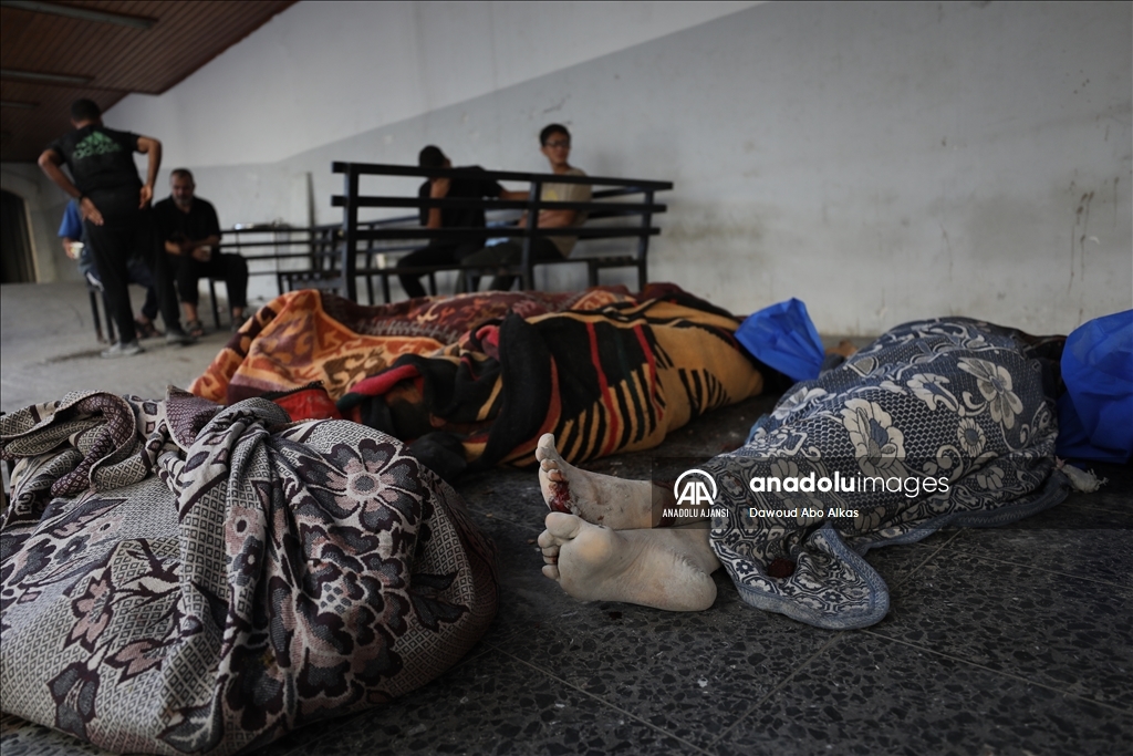 İsrail'in Gazze'de UNRWA'ya ait okullara düzenlediği saldırılarda en az 11 Filistinli öldü