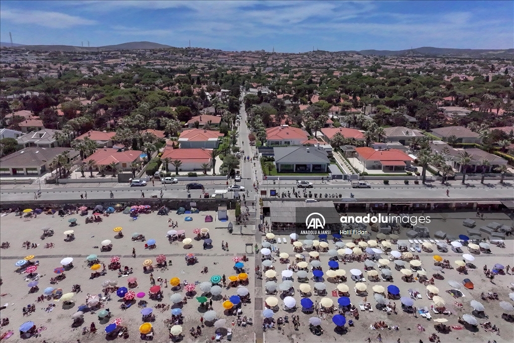 Bayram tatilinde Çeşme'nin otelleri de plajları da doldu