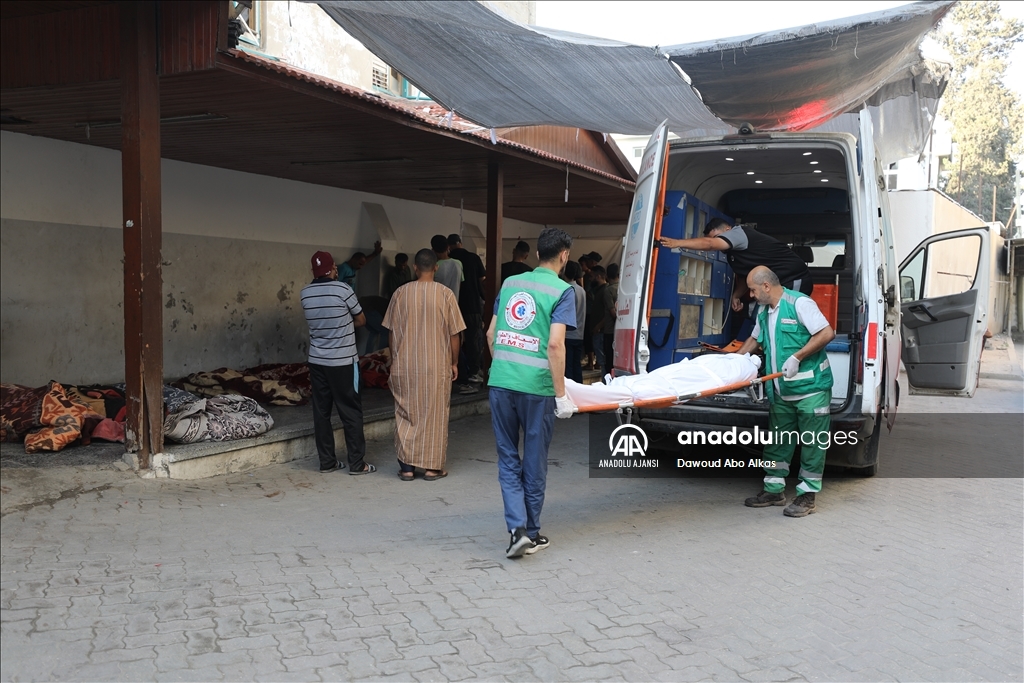 İsrail'in Gazze'de UNRWA'ya ait okullara düzenlediği saldırılarda en az 11 Filistinli öldü