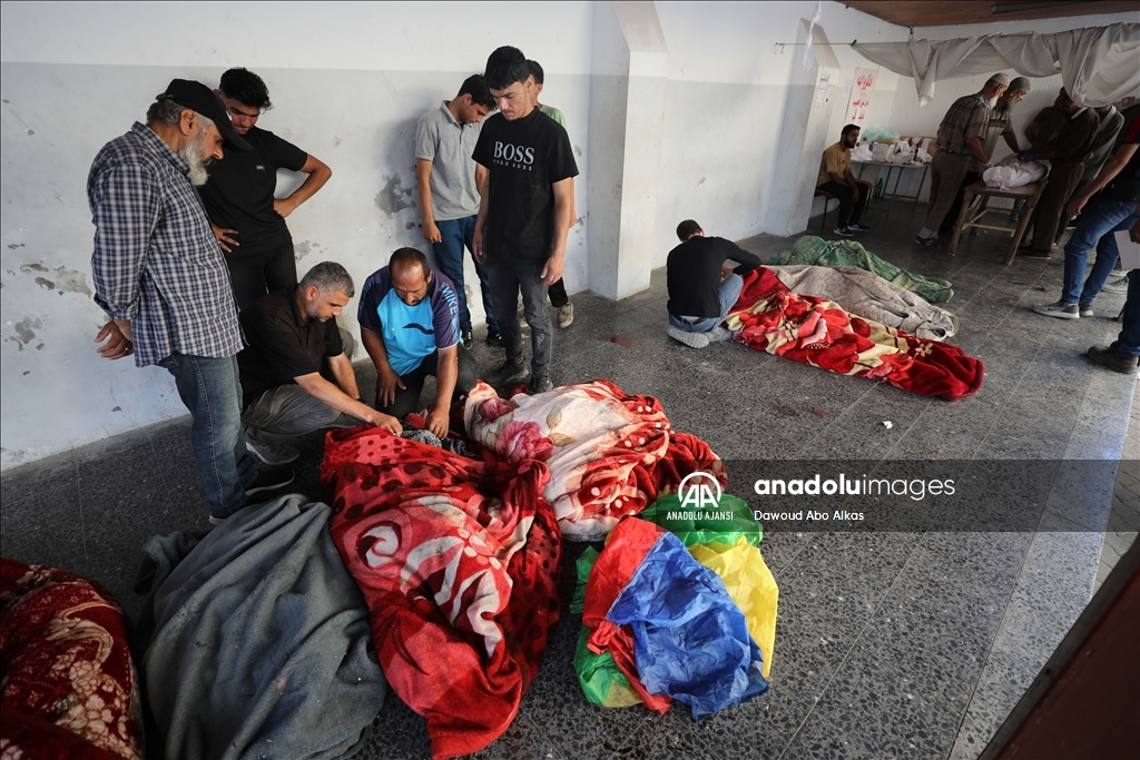 İsrail'in Gazze'de UNRWA'ya ait okullara düzenlediği saldırılarda en az 11 Filistinli öldü