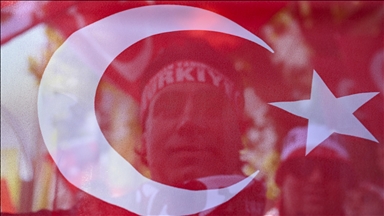 Türkiye ile Çekya karşılaşması öncesinde Türk taraftarlar, sokakları doldurdu