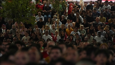 Vatandaşlar, Türkiye - Çekya maçını kurulan dev ekranlardan izledi