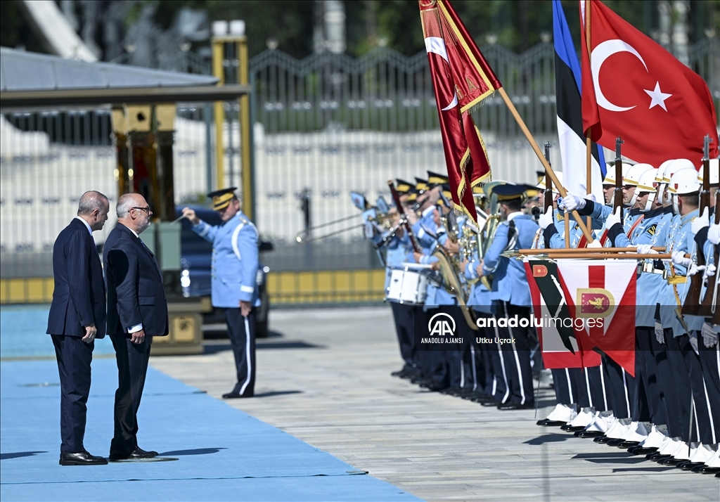 Cumhurbaşkanı Erdoğan, Estonya Cumhurbaşkanı Karis’i resmi törenle karşıladı