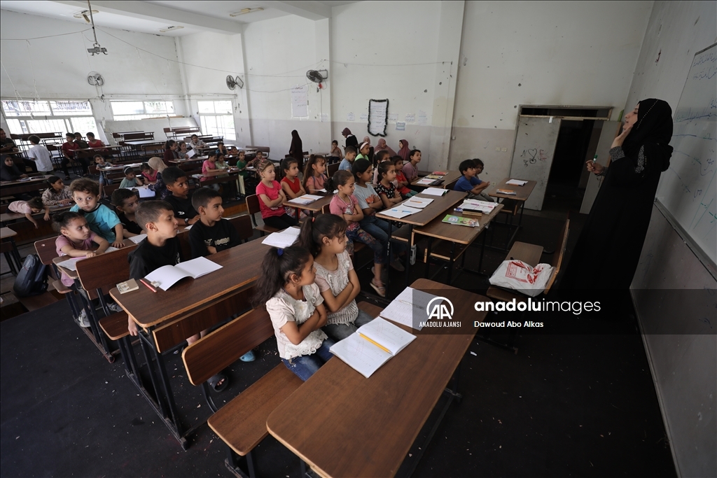 Gazze'deki Kutsal Aile Okulu, İsrail saldırılarına rağmen eğitim vermeyi sürdürüyor