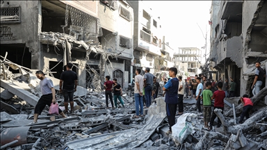  İsrail ordusu Eş-Şucaiyye mahallesinde Hasnin ailesine ait eve saldırı düzenledi