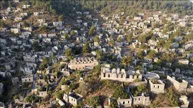 Fethiye'deki "Hayalet köy" turistlerin ziyaretleriyle canlanıyor