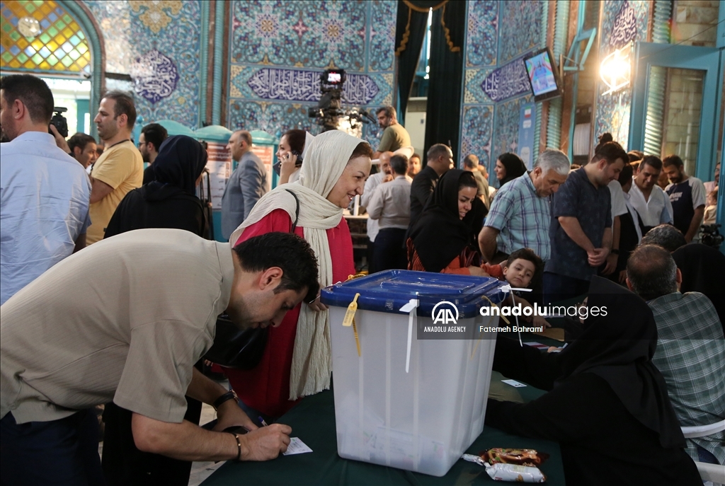Voting continues for Iran's snap presidential election 