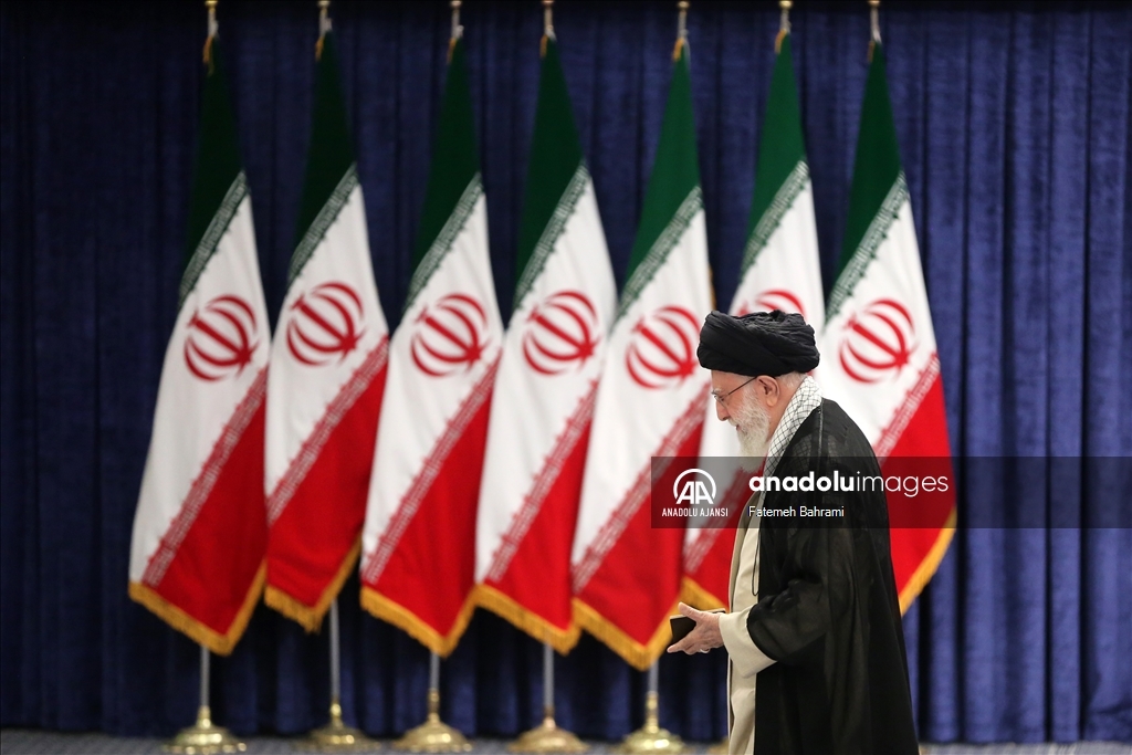 İran'da 14. Dönem Cumhurbaşkanlığı Seçimleri için oy verme işlemi başladı