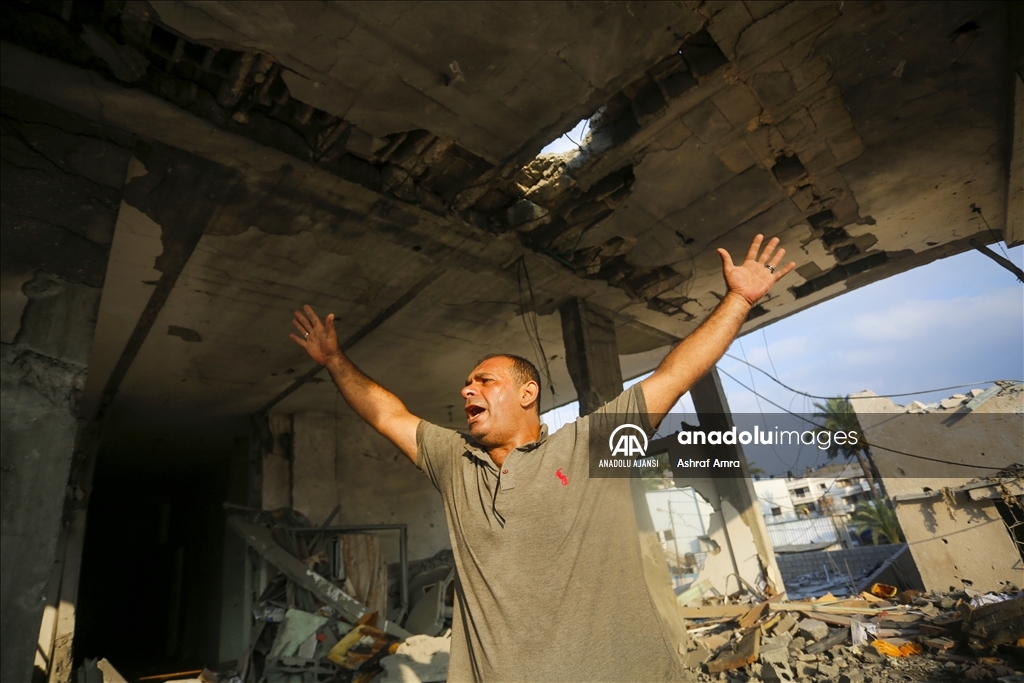 İsrail, Deyr Balah kentindeki belediye binasını hedef aldı