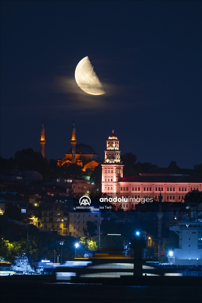 İstanbul'da yarım Ay