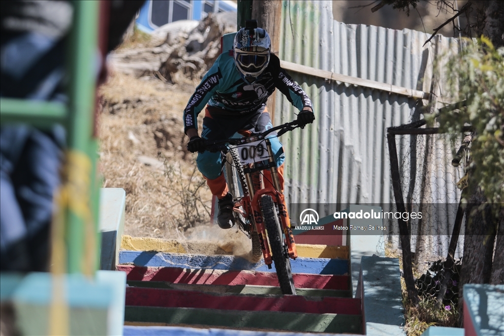 Bolivya'da "Challenge Downhill 4,000" bisiklet yarışı düzenlendi