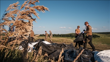 Kara Lale sivil toplum örgütü, Ukrayna'nın Bahmut savaş bölgesinde ölen Rus askerlerinin kimliklerini tespit ediyor