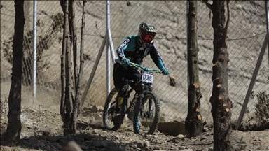 Bolivya'da 'Challenge Downhill 4,000' bisiklet yarışı düzenlendi