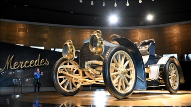 Almanya'nın Stuttgart kentindeki Mercedes Benz Müzesi