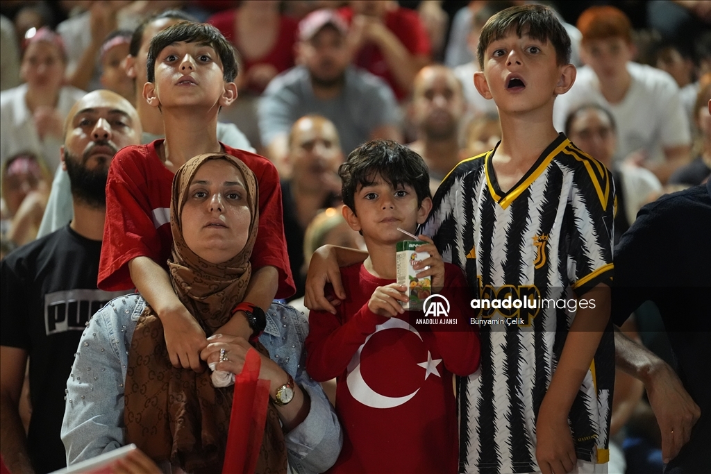 Avusturya - Türkiye maçı dev ekrandan izlendi