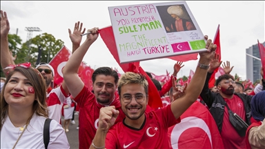 Avusturya-Türkiye maçı öncesinde taraftar yürüyüşü