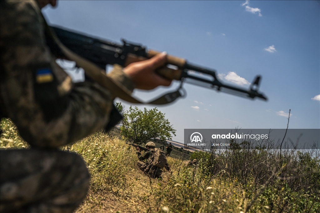 Ukrayna Ordusu'nun Donetsk yönündeki askeri hareketliliği devam ediyor