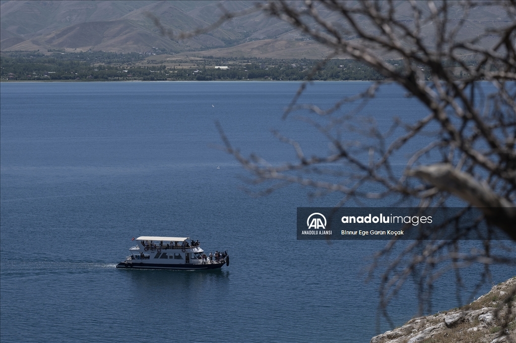 Van Gölü'ndeki Akdamar Adası