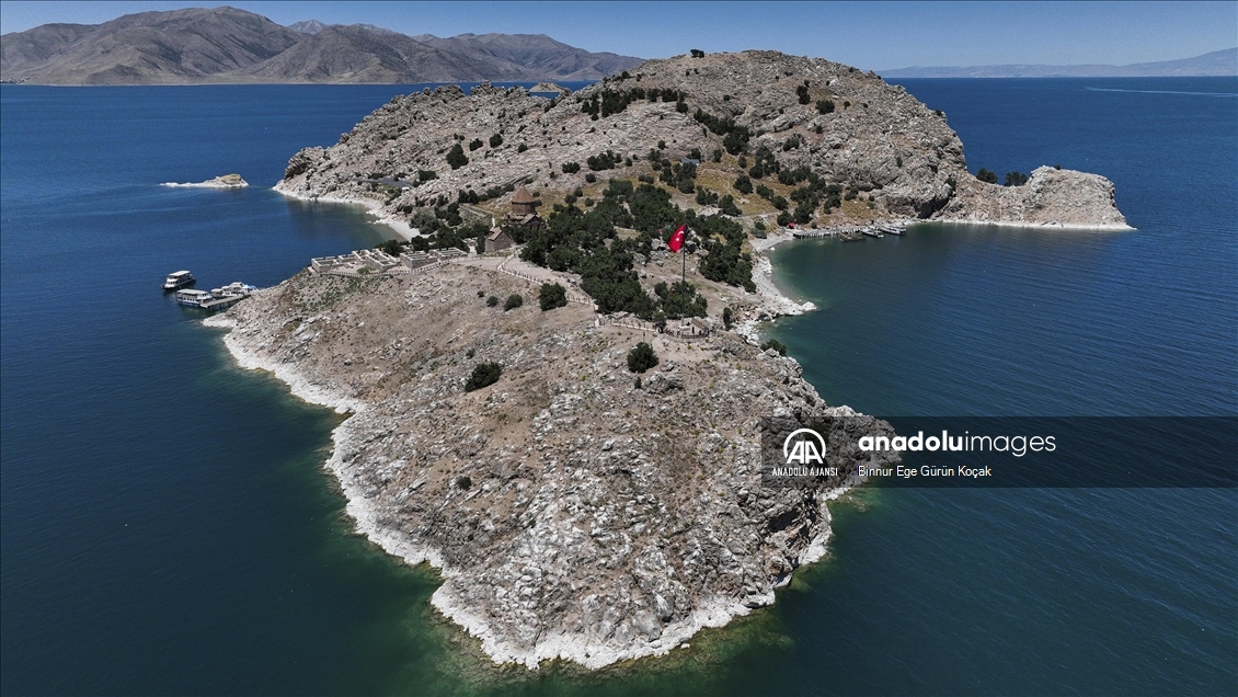 Van Gölü'ndeki Akdamar Adası